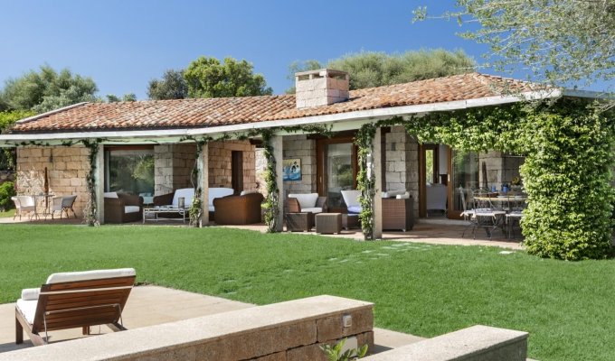 Sardinia Villa Vacation rental with private pool and Staff