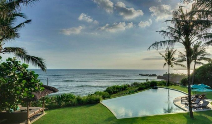 Indonesia Bali Villa Vacation Rentals in Canggu with panoramic view of the ocean and with staff