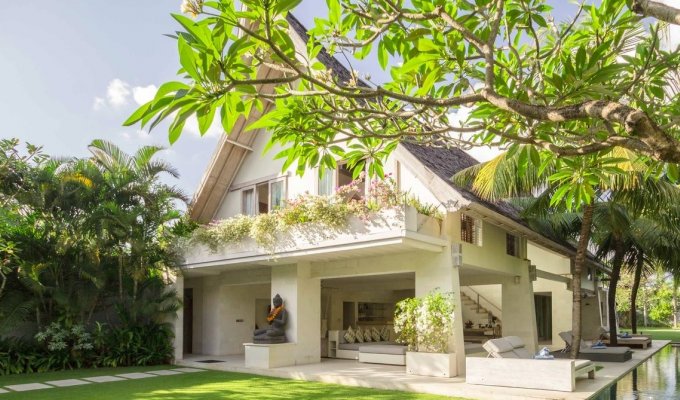 Seminyak Bali villa rental private pool and jacuzzi from the beach with staff  
