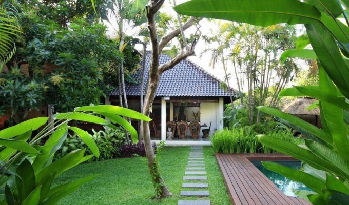 Seminyak Bali villa rental private pool near the beach with staff  