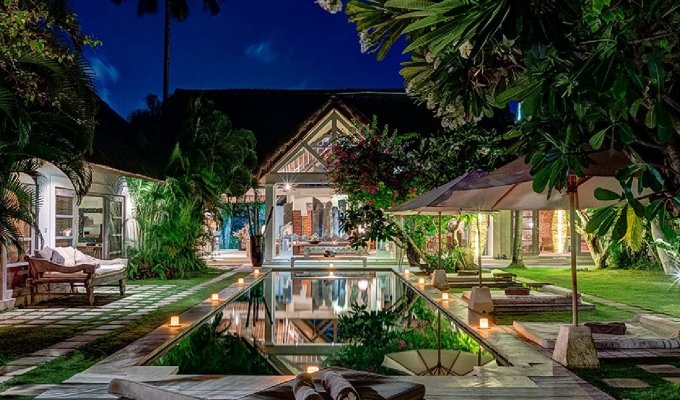 Seminyak Bali villa rental private pool near the beach with staff  