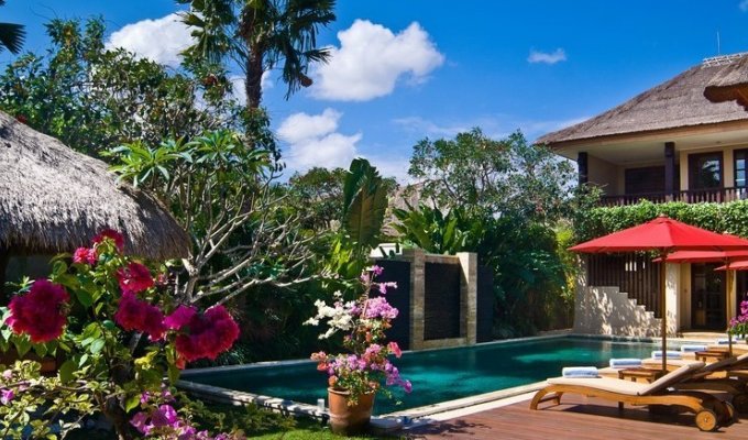 Seminyak Bali villa rental private pool near the beach with staff  