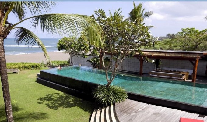 Indonesia Bali Seafront Villa Vacation Rentals in Canggu with jacuzzi and staff