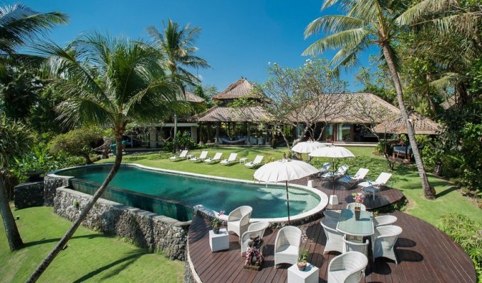 Indonesia Bali Beachfront Villa Vacation Rentals in Canggu with private pool and staff