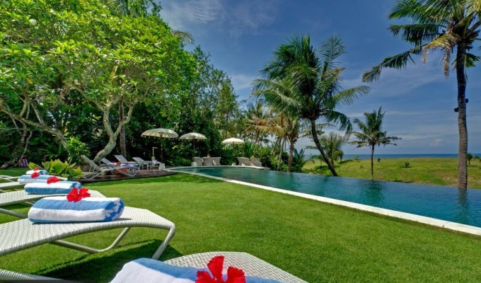 Indonesia Bali Beachfront Villa Vacation Rentals in Canggu with private pool and staff