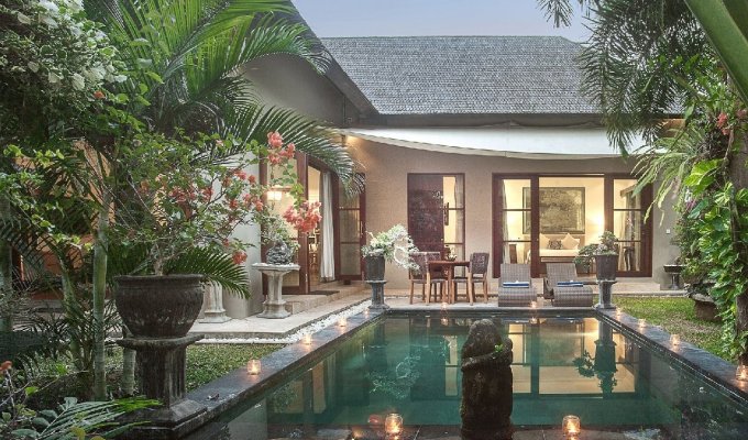 Indonesia Bali Villa Vacation Rentals in Canggu is 60m from Berawa beach and with staff