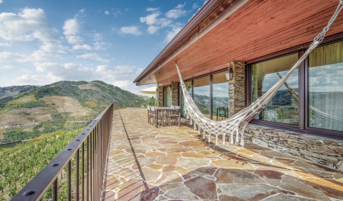 Folgosa do Douro Portugal Villa Rental with private infinity pool and panoramic view over the Douro Valley, Porto North Portugal