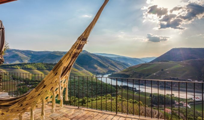 Folgosa do Douro Portugal Villa Rental with private infinity pool and panoramic view over the Douro Valley, Porto North Portugal