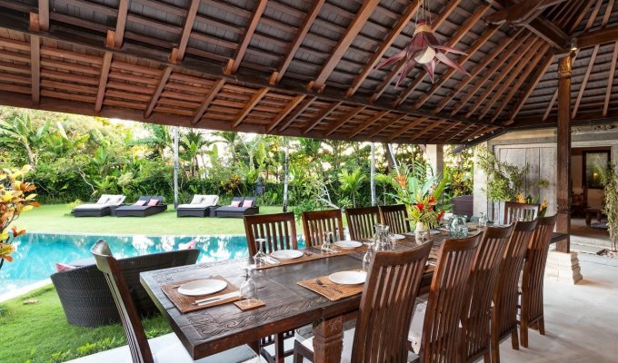 Indonesia Bali Beachfront Villa Vacation Rentals in Canggu with private pool and staff