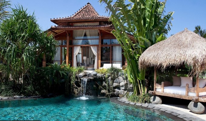 Indonesia Bali Villa Vacation Rentals in Canggu close to Berawa beach and with staff