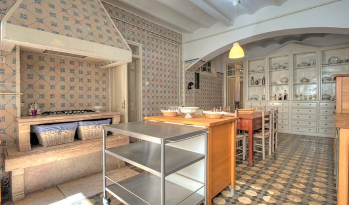 Lisbon Santa Cruz Apartment Holiday Rental close to Rossio with garden