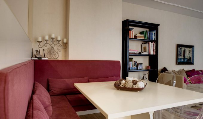 Paris Champs Elysees Holiday Rental in one of the most chic districts of Paris