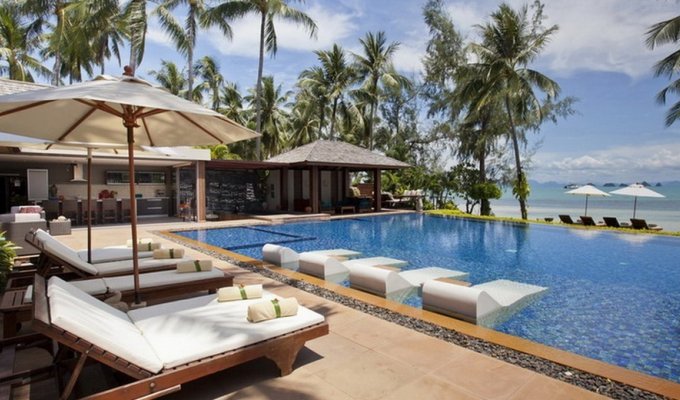 Thailand Beachfront Villa Vacation Rentals in Koh Samui with private pool and Staff