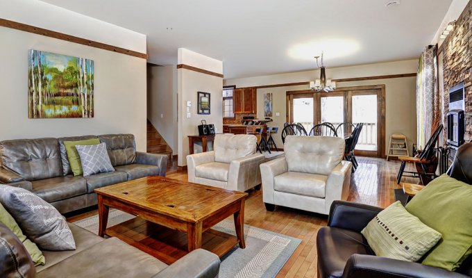 Quebec Stoneham Cottage Vacation Rentals with ski slopes view  