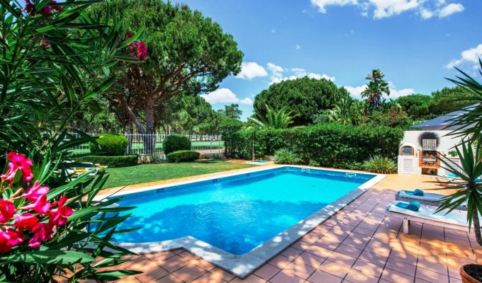 Algarve Portugal Villa Holiday Rental Vilamoura is 750m from the beach and view over the Pinhal golf course