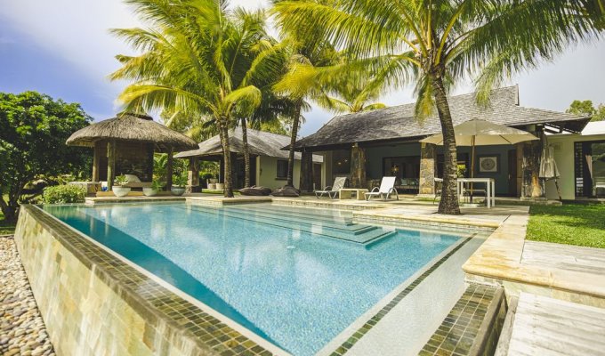 Mauritius Beachfront Villa Rentals in Trou d'Eau Douce close to Cerfs Island