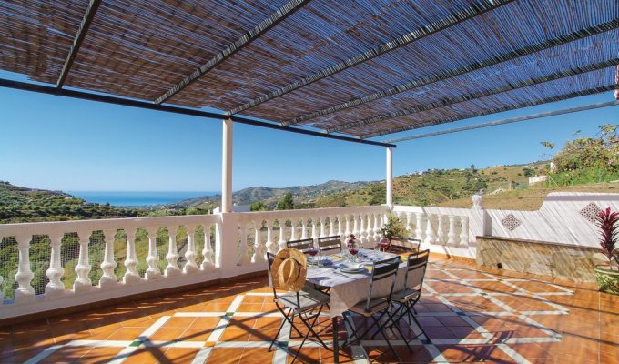 Shaded and panoramic terrace