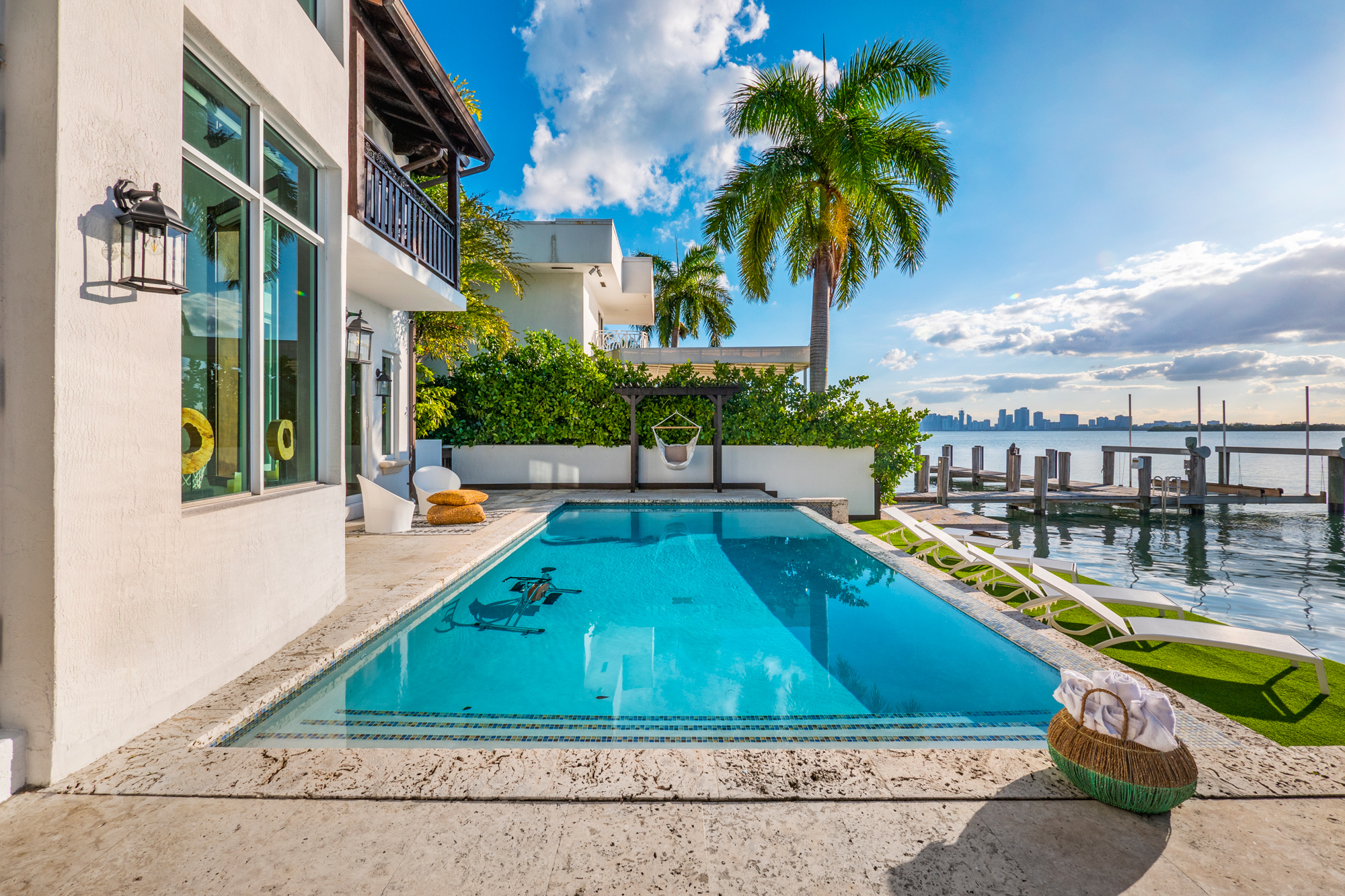 MiamiBeachFront with Pool WIFI & Cheap parking, Miami Beach – Updated 2023  Prices