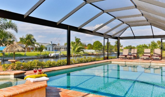 Cape Coral Waterfront Villa Vacation Rental heated pool jacuzzi & dock