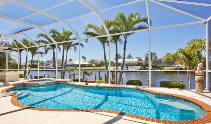 Cape Coral Waterfront Villa Vacation Rental heated pool jacuzzi & dock