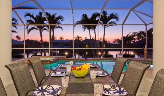 Cape Coral Waterfront Villa Vacation Rental heated pool jacuzzi & dock