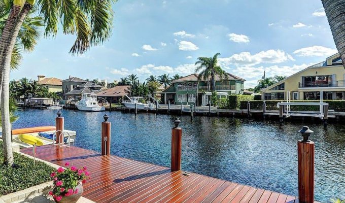 Delray Beach Waterfront villa Vacation Rentals Florida heated pool & jacuzzi