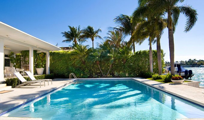 Miami Beach Waterfront Luxury Villa rental in Venetian Islands heated pool and jacuzzi