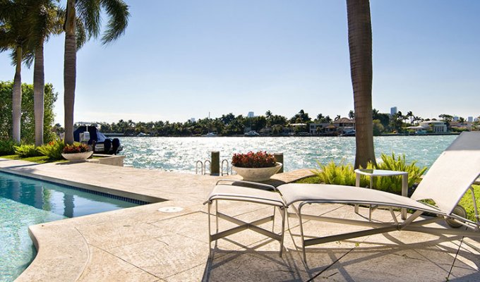 Miami Beach Waterfront Luxury Villa rental in Venetian Islands heated pool and jacuzzi