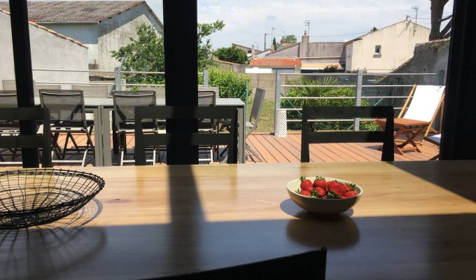 Vendee Holiday Home Rental L'Aiguillon sur Mer for group  facing the lake, close to shops and the port