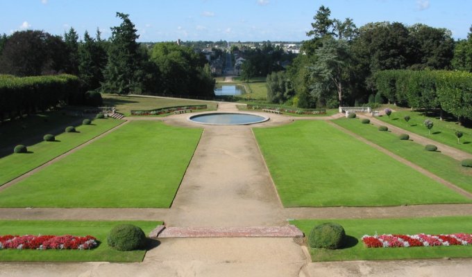 Pays de la Loire Holiday Home Rental for group in the garden of a castle with pool and tennis court available