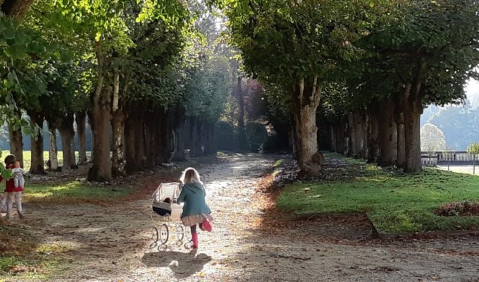 Pays de la Loire Holiday Home Rental  in the garden of a castle with swimming pool and tennis court available