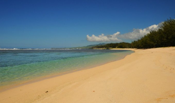 Mauritius Beachfront Villa rental in Riambel with private pool and staff