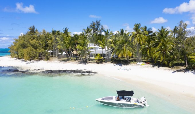 Mauritius Beachfront Villa rental in Belle Mare close to the golf course