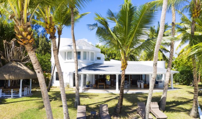 Mauritius Beachfront Villa rental in Belle Mare close to the golf course