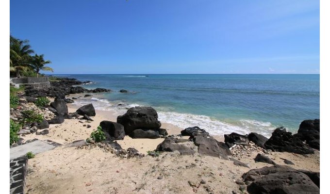 Mauritius Beachfront Villa rental Tamarin with staff