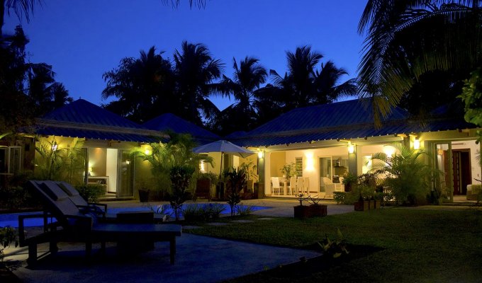 Mauritius villa rental 200 m from Flic en Flac beach staff & private pool