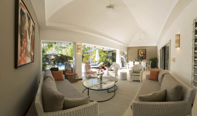 Mauritius villa rental 200 m from Flic en Flac beach staff & private pool