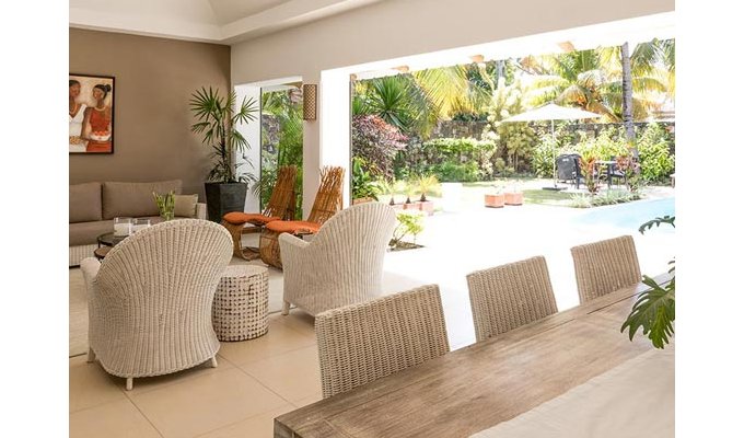 Mauritius villa rental 200 m from Flic en Flac beach staff & private pool