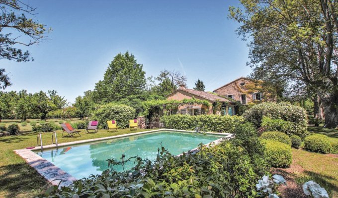 Charming villa rental in Lagnes with swimming pool
