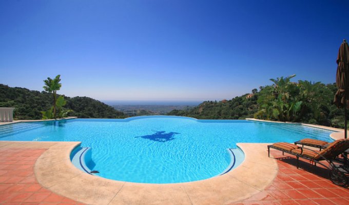 Panoramic pool