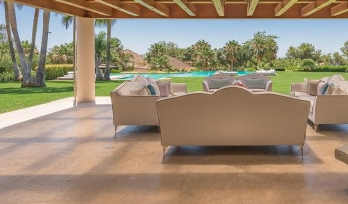 Large covered terrace with garden view