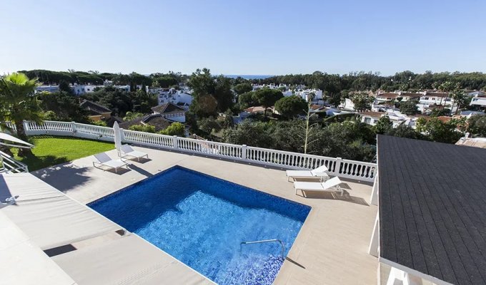 Panoramic pool