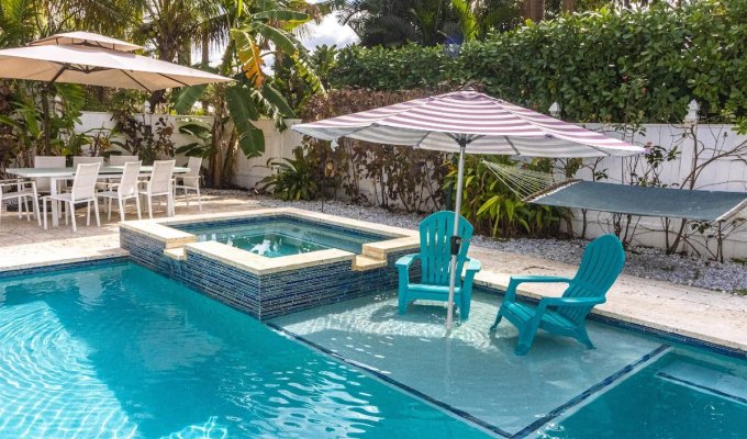 Florida Hollywood Beach villa rentals with private pool & jacuzzi