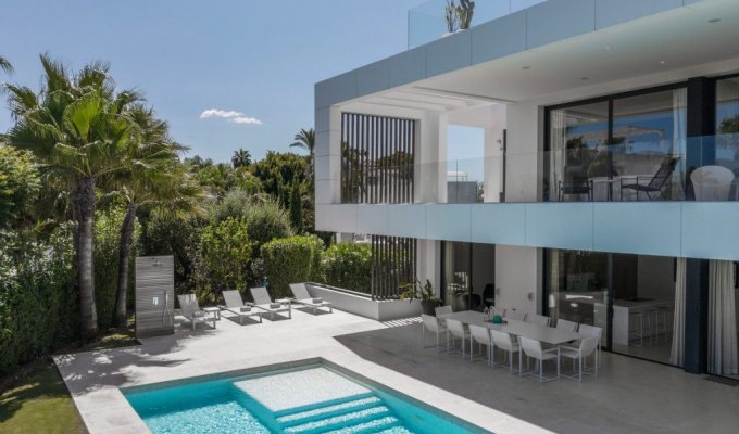 12 pers. luxury villa Puente Romano Marbella