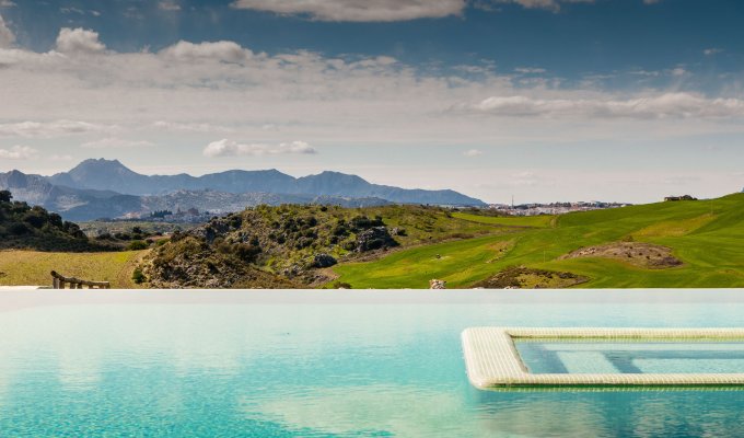 Panoramic pool