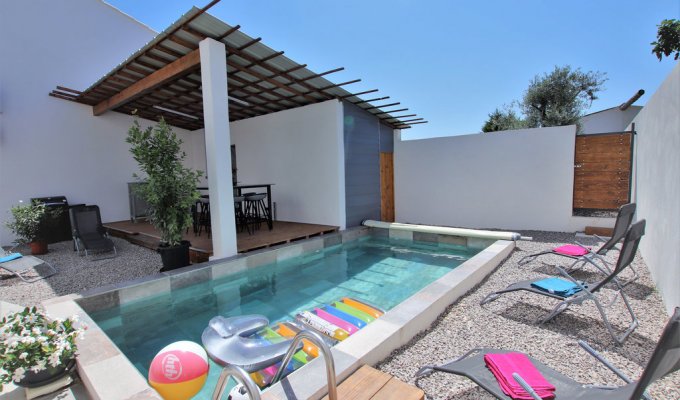 Salon de Provence Holiday Home Rental with private swimming pool