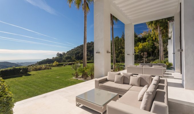 Panoramic terrace and garden lounge