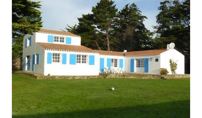 Vendée Holidays Home Rental Ile d'Yeu with direct access to the beach and a few steps from the port and shops