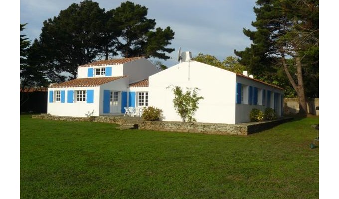 Vendée Holidays Home Rental Ile d'Yeu with direct access to the beach and a few steps from the port and shops