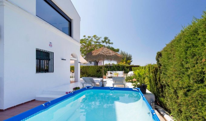 Villa with paddling pool & 45 from sea